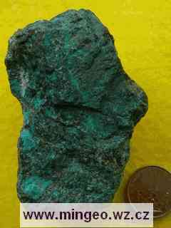 Přírodní minerál chryzokol z Peru